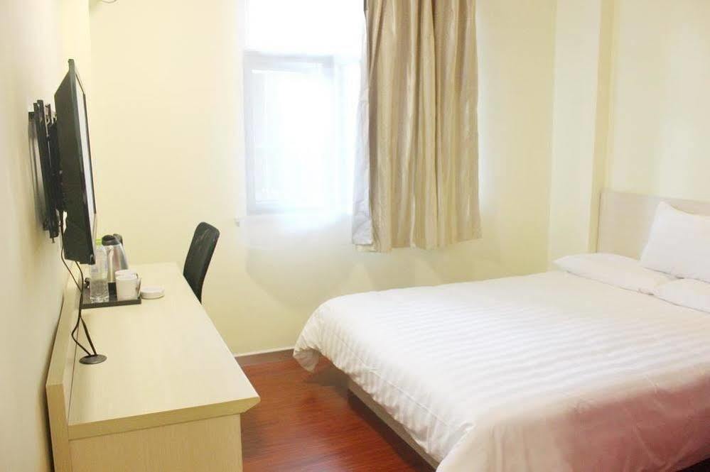 Hanting Hotel Yibin Zhongshan Street Exterior foto